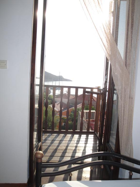 Villa Chrysodimi Chalki Town Quarto foto